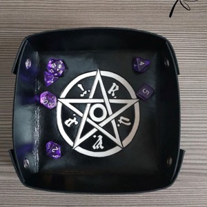 M.A.G.U.S. szimbólumos kockadobó tálca, , , MESKA