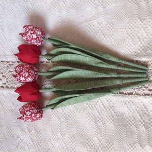 Textil tulipánok / szett: 5 db/ ingyen ajándékkísérővel - otthon & életmód - dekoráció - virágdísz és tartó - csokor & virágdísz - Meska.hu