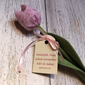 Esküvői köszönetajándék, textil tulipán, szatén szalag, köszönőajándék, ajándék, tulipán - esküvő - emlék & ajándék - köszönőajándék - Meska.hu