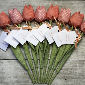 Nőnapi textil tulipánok / szett: 8 db/ ingyen ajándékkísérővel - otthon & életmód - dekoráció - virágdísz és tartó - csokor & virágdísz - Meska.hu