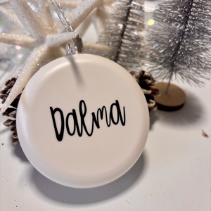 Egyedi műanyag karácsonyi dísz névvel, Karácsony, Karácsonyi lakásdekoráció, Karácsonyfadíszek, Gravírozás, pirográfia, MESKA