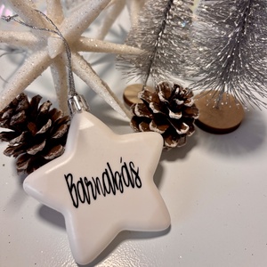 Egyedi műanyag karácsonyi dísz névvel, Karácsony, Karácsonyi lakásdekoráció, Karácsonyfadíszek, Gravírozás, pirográfia, MESKA