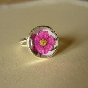 Lila virágos gyűrű(12 mm), ezüst színű - ékszer - gyűrű - üveglencsés gyűrű - Meska.hu