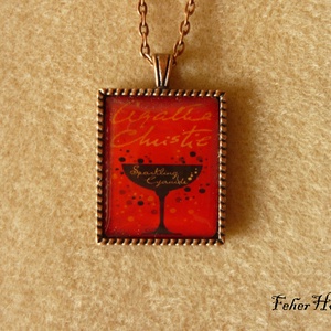 Agatha Christie: Gyöngyöző cián (nyaklánc, réz, 22x27 mm) - ékszer - nyaklánc - medálos nyaklánc - Meska.hu Agatha Christie: Gyöngyöző cián (nyaklánc, réz, 22x27 mm) - ékszer - nyaklánc - medálos nyaklánc - Meska.hu