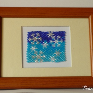 Hópelyhek gyöngyszövéses kép (11,5x15,5 cm) - kitámasztós - otthon & lakás - dekoráció - kép & falikép - Meska.hu Hópelyhek gyöngyszövéses kép (11,5x15,5 cm) - kitámasztós - otthon & lakás - dekoráció - kép & falikép - Meska.hu