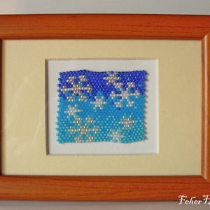Hópelyhek gyöngyszövéses kép (11,5x15,5 cm) - kitámasztós - otthon & lakás - dekoráció - kép & falikép - Meska.hu Hópelyhek gyöngyszövéses kép (11,5x15,5 cm) - kitámasztós - otthon & lakás - dekoráció - kép & falikép - Meska.hu