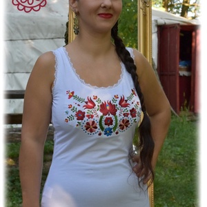 Nyári Fehérnép csipkés top, fehér-piros, matyó - ruha & divat - női ruha - póló, felső - Meska.hu