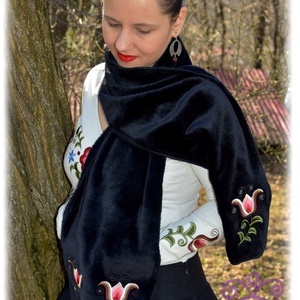 Kunhímzéssel díszített téli sál  fekete - ruha & divat - sál, sapka, kendő - sál - Meska.hu