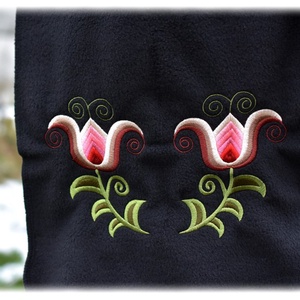 Fehérnép téli sál, táncoló kun tulipánokkal  fekete - ruha & divat - sál, sapka, kendő - sál - Meska.hu