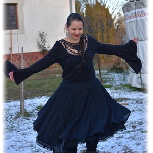 Madeira-géz, dupla rétegű körloknis szoknya � fekete - Meska.hu