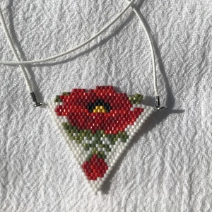 Pipacs mintás peyote medál - ékszer - nyaklánc - medálos nyaklánc - Meska.hu