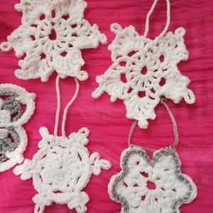 Karácsonyi hópehely dîszek - karácsony - karácsonyi lakásdekoráció - karácsonyfadíszek - Meska.hu