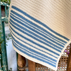 Kék csíkos horgolt kéztörlő - otthon & életmód - fürdőszoba - törölköző - Meska.hu