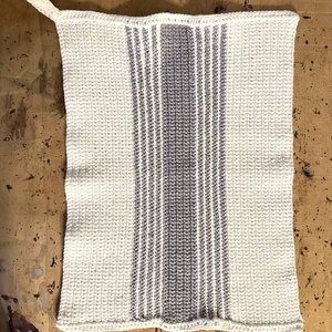 Szürke csíkos horgolt kéztörlő - otthon & életmód - fürdőszoba - törölköző - Meska.hu