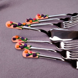 Tulipán mintás desszertes készlet - 7 darabos szett - 6 db villa és 1 db tortalapát - otthon & életmód - konyhafelszerelés, tálalás - tálalás - kanál & villa - Meska.hu