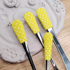 Citromsárga-fehér pöttyös evőeszközkészlet - 4 darabos szett, Otthon & Életmód, Konyhafelszerelés, tálalás, Tálalás, Kanál & Villa, Gyurma, MESKA