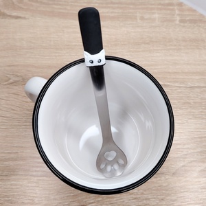 Fekete-fehér cicás bögre, kanállal - otthon & életmód - konyhafelszerelés, tálalás - tálalás - bögre & csésze - Meska.hu