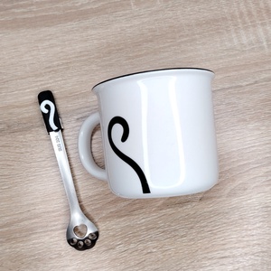 Fekete-fehér cicás bögre, kanállal - otthon & életmód - konyhafelszerelés, tálalás - tálalás - bögre & csésze - Meska.hu