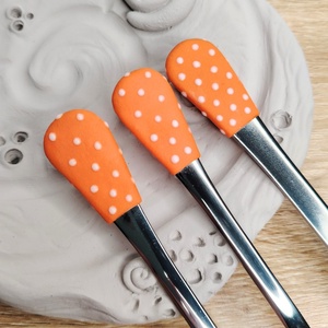 Narancssárga-fehér pöttyös evőeszközkészlet - 3 darabos szett, Otthon & Életmód, Konyhafelszerelés, tálalás, Tálalás, Kanál & Villa, Gyurma, MESKA