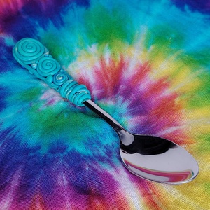 Türkiz spirál mintás teáskanál - otthon & életmód - konyhafelszerelés, tálalás - tálalás - kanál & villa - Meska.hu