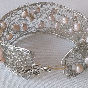 horgolt drót karkötő tenyésztett gyönggyel - ékszer - karkötő - gyöngyös karkötő - Meska.hu