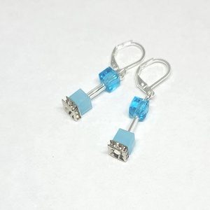 CUBE türkiz fülbevaló, Ékszer, Fülbevaló, Lógó fülbevaló, Ékszerkészítés, Gyöngyfűzés, gyöngyhímzés, MESKA