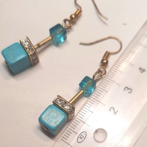 CUBE kék Howlit fülbevaló - ékszer - fülbevaló - lógó fülbevaló - Meska.hu