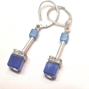 CUBE kék fülbevaló, Ékszer, Fülbevaló, Lógó fülbevaló, Ékszerkészítés, Gyöngyfűzés, gyöngyhímzés, MESKA