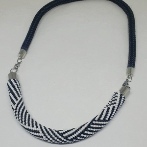 Fekete-fehér nyaklánc - ékszer - nyaklánc - medál nélküli nyaklánc - Meska.hu