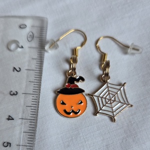 Halloween tök-pókháló fülbevaló - ékszer - fülbevaló - lógó fülbevaló - Meska.hu