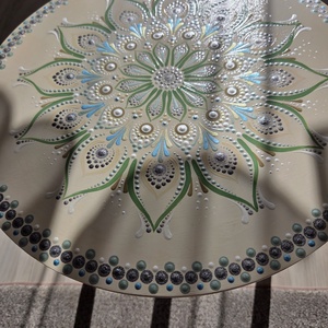 Egyedi kézzel festett mandala kisasztal - Kézműves fa otthondekoráció és meditációs asztalka - otthon & életmód - dekoráció - spiritualitás - mandala - Meska.hu