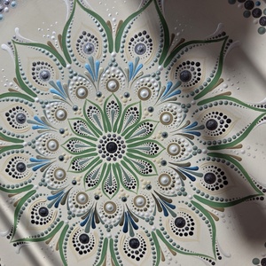 Egyedi kézzel festett mandala kisasztal - Kézműves fa otthondekoráció és meditációs asztalka - otthon & életmód - dekoráció - spiritualitás - mandala - Meska.hu