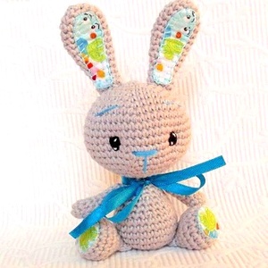 Egyedi- horgolt nyuszi - színes pamutvászonnal -szürkésdrapp-horgolt figura - játék & sport - plüssállat & játékfigura - nyuszi - Meska.hu