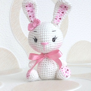 Nyuszi lány - szívecskés-masnis  - púder szalagos- amigurumi - horgolt marokállat - játék & sport - plüssállat & játékfigura - nyuszi - Meska.hu