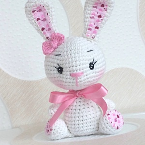 Nyuszi lány - szívecskés-masnis  - púder szalagos- amigurumi - horgolt marokállat - játék & sport - plüssállat & játékfigura - nyuszi - Meska.hu