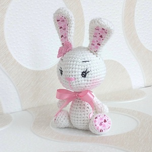 Nyuszi lány - szívecskés-masnis  - púder szalagos- amigurumi - horgolt marokállat - játék & sport - plüssállat & játékfigura - nyuszi - Meska.hu