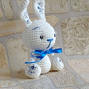 Horgolt Nyuszi  - kék virágos   - egyedi horgolt marokállat - játék & sport - plüssállat & játékfigura - nyuszi - Meska.hu