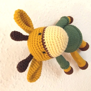 Zsiráf fiú - mustár - zöld - horgolt - amigurumi  - játék & sport - plüssállat & játékfigura - zsiráf - Meska.hu