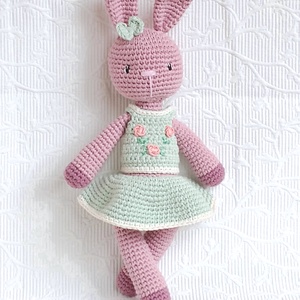 Nyuszi lány - menta ruhában, hímzett rózsákkal - amigurumi  - játék & sport - baba & babaház - öltöztethető baba - Meska.hu