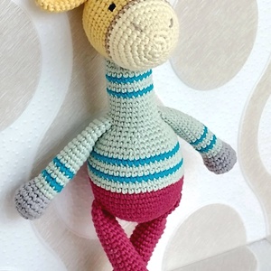 Zsiráf  - menta pulcsi - bordó nadrág - amigurumi - horgolt figura - játék & sport - plüssállat & játékfigura - zsiráf - Meska.hu