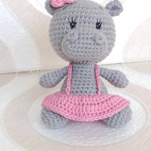 Víziló kislány - szürke - rózsaszín ruhában - amigurumi - horgolt víziló - játék & sport - baba & babaház - öltöztethető baba - Meska.hu