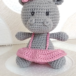 Víziló kislány - szürke - rózsaszín ruhában - amigurumi - horgolt víziló - játék & sport - baba & babaház - öltöztethető baba - Meska.hu