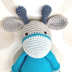 Horgolt Zsiráf  fiú - szürke - türkiz - amigurumi - horgolt figura - játék & sport - plüssállat & játékfigura - zsiráf - Meska.hu