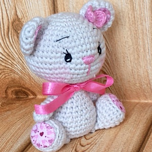  Maci lány - rózsaszín - szívecskés - egyedi - horgolt marokállat - amigurumi - játék & sport - plüssállat & játékfigura - maci - Meska.hu