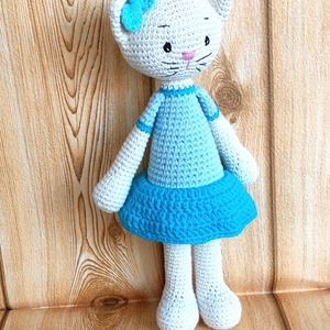 fehér Cica kislány - kék ruhás - egyedi - amigurumi - horgolt cica baba - játék & sport - plüssállat & játékfigura - cica - Meska.hu