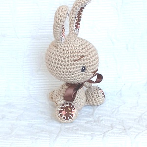  Drapp nyuszi- barack rózsákkal- horgolt - amigurumi- marokállat - játék & sport - plüssállat & játékfigura - nyuszi - Meska.hu