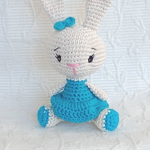 Nyuszi lány - türkiz ruhás - horgolt marokállat - játék & sport - plüssállat & játékfigura - nyuszi - Meska.hu