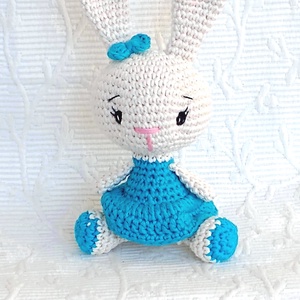 Nyuszi lány - türkiz ruhás - horgolt marokállat, Játék & Sport, Plüssállat & Játékfigura, Nyuszi, Hímzés, Horgolás, MESKA