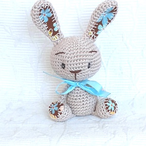 Egyedi- horgolt nyuszi - nefelejcses virágos -marokállat - játék & sport - plüssállat & játékfigura - nyuszi - Meska.hu