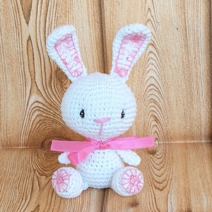 Fehér Nyuszi lány - rózsás - pink szalagos - horgolt marokállat - Meska.hu